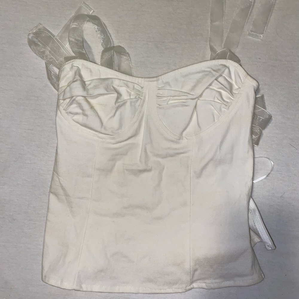 very cute white top 🤍